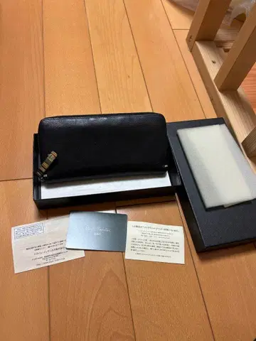 정가 40000엔 폴스미스 지갑 라운드 지퍼 멀티 스트라이프