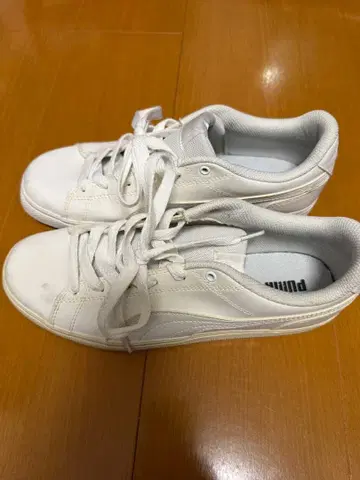 Puma 화이트 스니커즈 26cm
