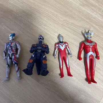 울트라맨 피규어 4체 세트