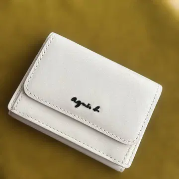 미사용 새상품 에네스베 3단 폴더형 지갑 화이트