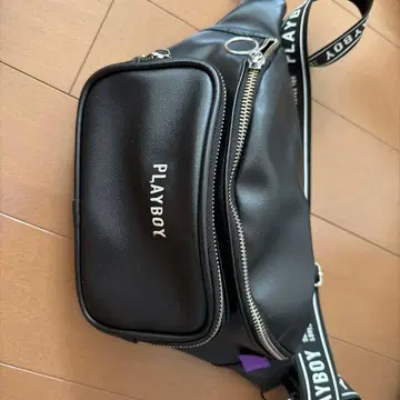 PLAYBOY 블랙 바디백