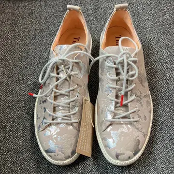 think! 38 스니커즈