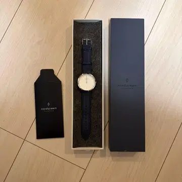 nordgreen 네이비 가죽 스트랩 시계