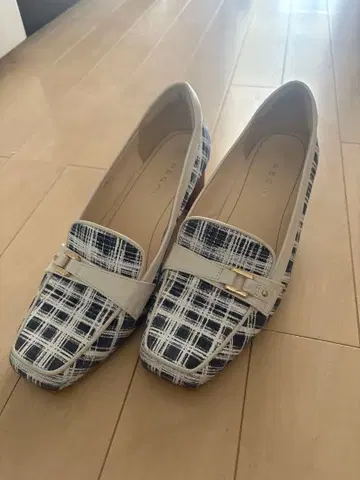 REGAL 체크 무늬 펌프스