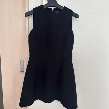 [ 새상품급 ] ZARA 자라 블랙 슬리브리스 미니 원피스