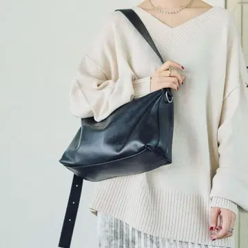 LEPSIM 인조 가죽 스퀘어 숄더백 블랙