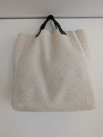 TOMORROWLAND 아이보리 인조 모피 토트백