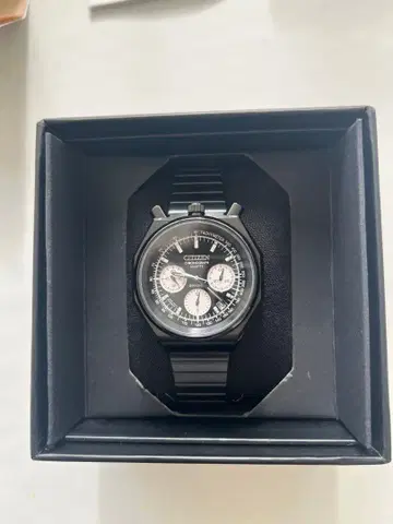 Citizen x Ground Y 화이트 다이얼 크로노그래프 손목시계