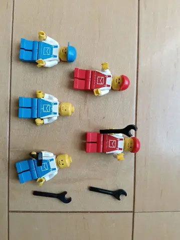 레고 미니 피규어 4개와 렌치 2개 세트 90년대 레고 미니 피규어 은퇴