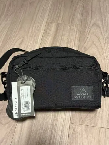 Gregory 그레고리 패디드 숄더 파우치 S