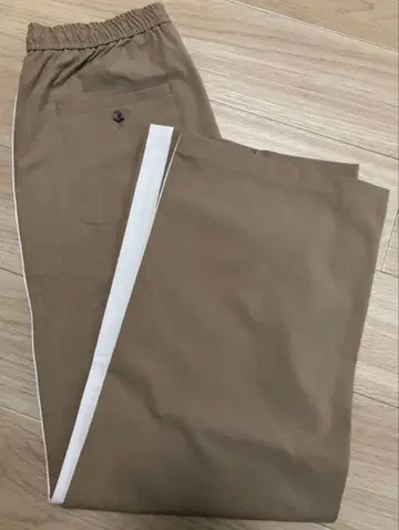 GU rokh 베이지 슬랙스 사이드 스트라이프