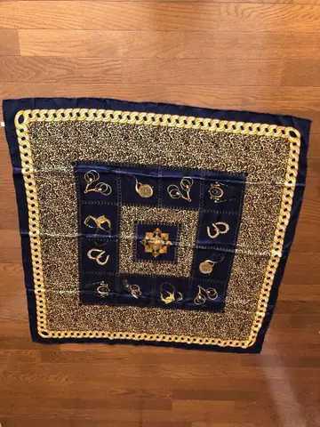 실크 100% 네이비 골드 스카프