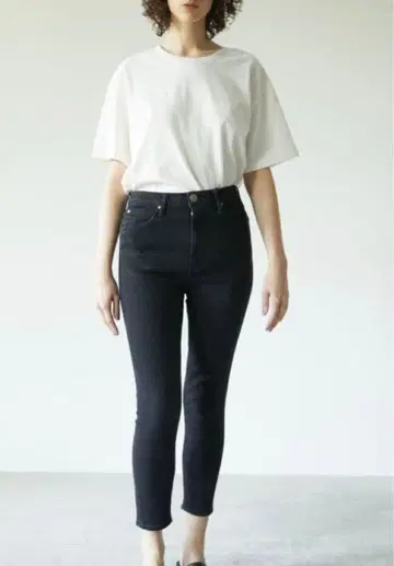 BLACK by moussy CRYSTAL bd 크롭 데님 23