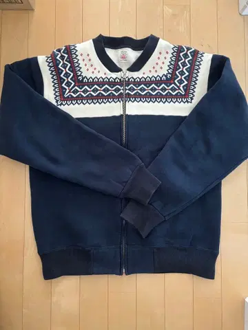 눈꽃 패턴 맨투맨 플랫 헤드