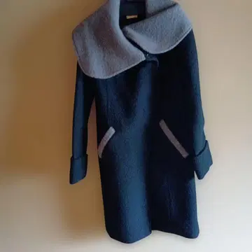 부즈루드 블랙과 그레이의 코트