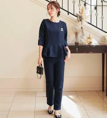 [새상품] 고베 레터스 네이비 페플럼 디자인 수트 셋업