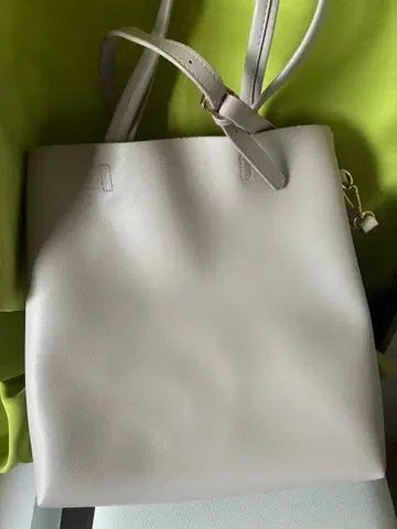 라이트 그레이 숄더백