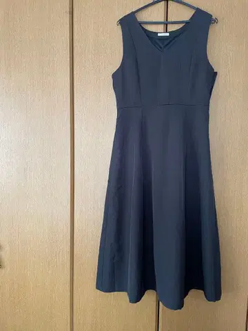 블랙 슬리브리스 플레어 원피스 LL 사이즈