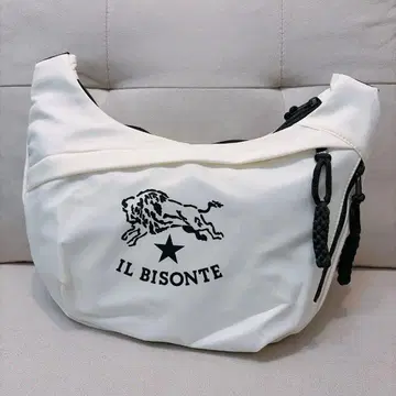 일비종떼 숄더백 화이트