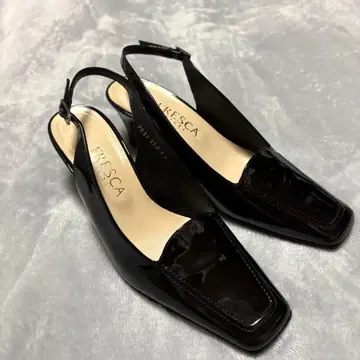 새상품급 긴자 요시노야 에나멜 샌들 23.0cm 블랙