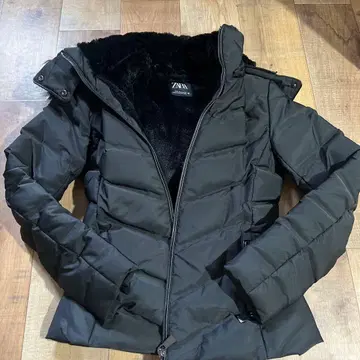 ZARA 블랙 다운 자켓 EUR S