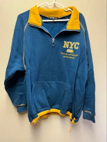 NYC 트레이닝복 파랑과 노랑의 콤비네이션