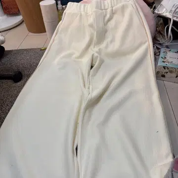 세븐 페어리 안나 켈리 아이보리 리브 와이드 커브 팬츠