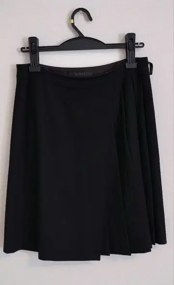 ANAYI 블랙 플리츠 스커트