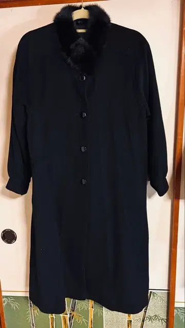 Eugene Fashion 블랙 퍼(fur) 부착 롱 코트