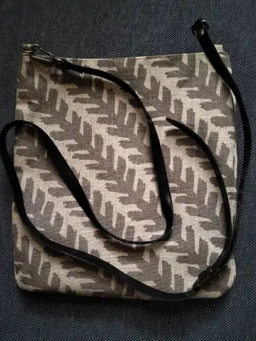 BAN INOUE 기하학 패턴 숄더백