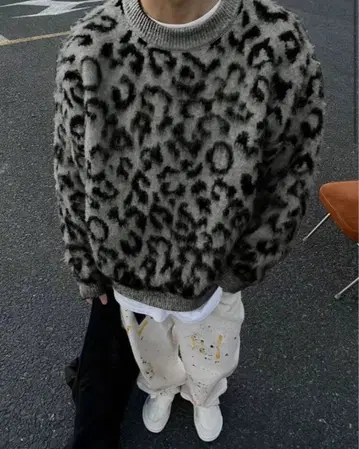 레오파드 무늬 니트 스웨터