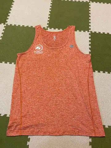 오렌지 계열 로고 탱크탑