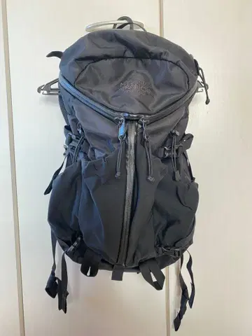 미스터리 랜치 쿠리 25 단종 올 블랙