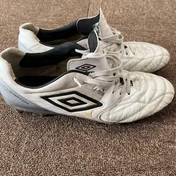 Umbro 축구화 화이트 FG