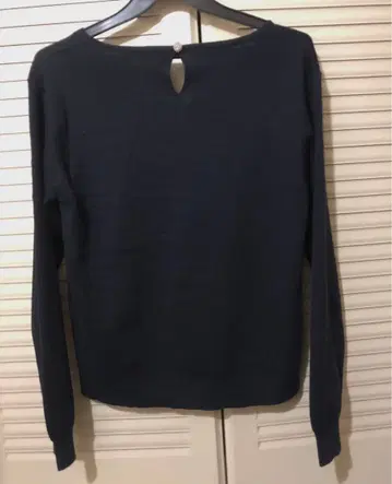 V넥 니트 노엘라 레스 빠세 스트로베리 필드 스트라