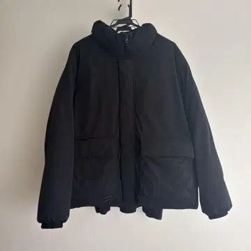 후드 부착 블랙 다운 자켓