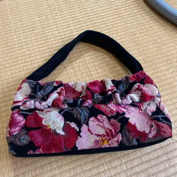 꽃무늬 핸드백 FFILLER제