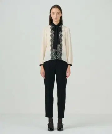 미사용 새상품 그레이스 콘티넨탈 레이스 블라우스 38