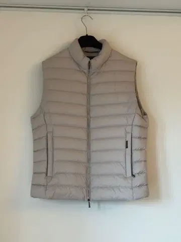 협의 가능 레어 색상 MOORER 베이지 다운 베스트 M