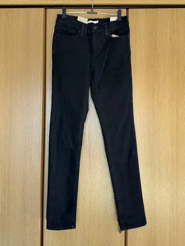 Right-on LEVI'S 311 SHAPING SKNNY