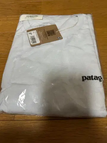 [ 미개봉 새상품 ] patagonia 화이트 T셔츠