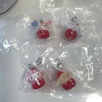 딸기 메지루시 액세서리 우사하나 시나모롤 마이멜로디 폼폼푸딩