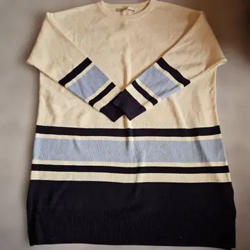 자유구 스트라이프 디자인 니트 스웨터