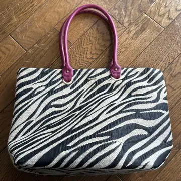 제브라 패턴 토트백 Lucir