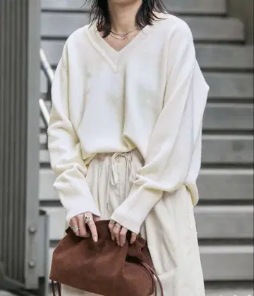 JOURNAL STANDARD MUSICV넥 풀오버 화이트