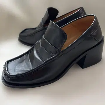 MOUSSY 블랙 로퍼 M 사이즈 7cm 힐 23.5