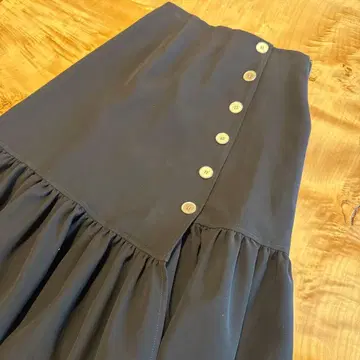 보더스 앳 발코니 블랙 플레어 스커트 버튼 포함 36