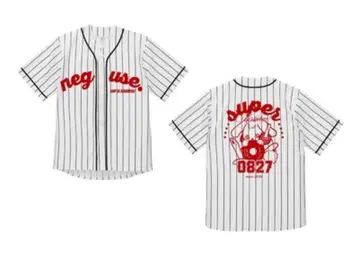 헝클어진 머리. 한정판 T셔츠