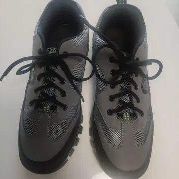 하이킹 슈즈 그레이
