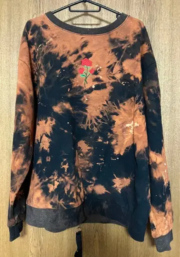 COOPER 맨투맨 블리치 리메이크 장미 자수 원포인트